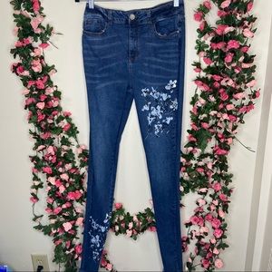ALLOY Women's Skinny Jeans - Blue with Floral Design